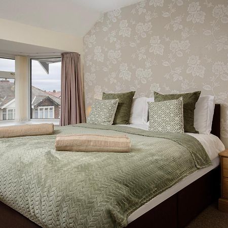 Arnside - Spacious 10-Bedroom Seaside Cottage ブラックプール エクステリア 写真