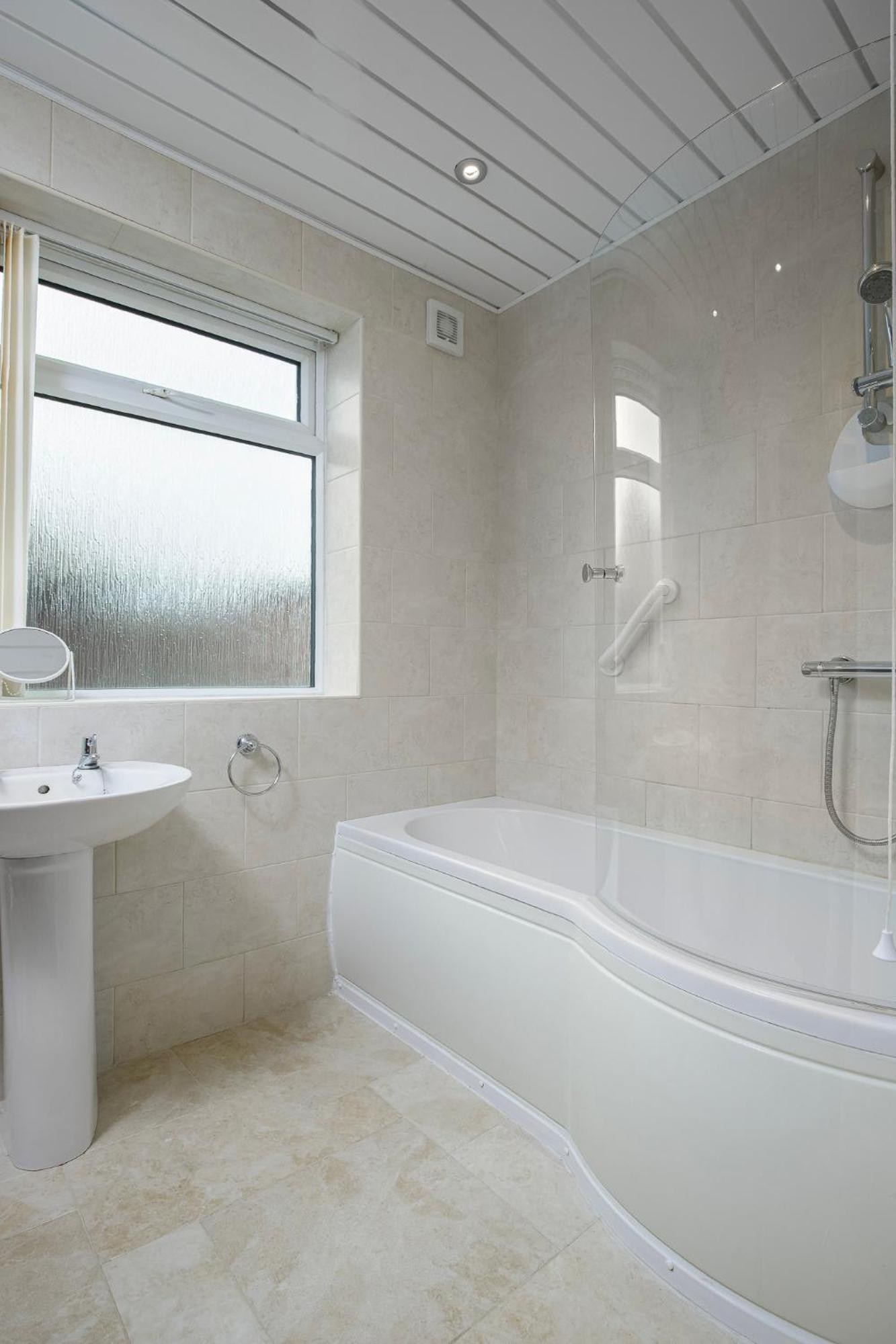 Arnside - Spacious 10-Bedroom Seaside Cottage ブラックプール エクステリア 写真