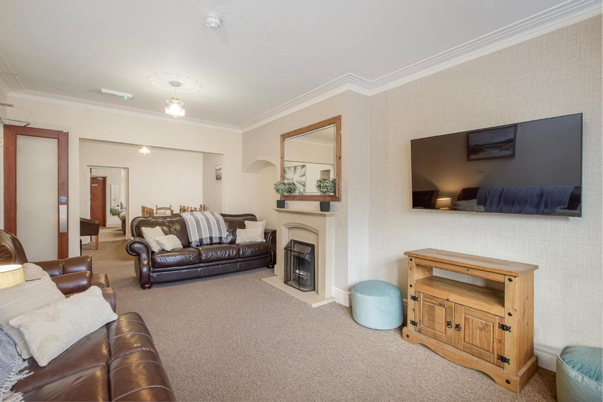 Arnside - Spacious 10-Bedroom Seaside Cottage ブラックプール エクステリア 写真