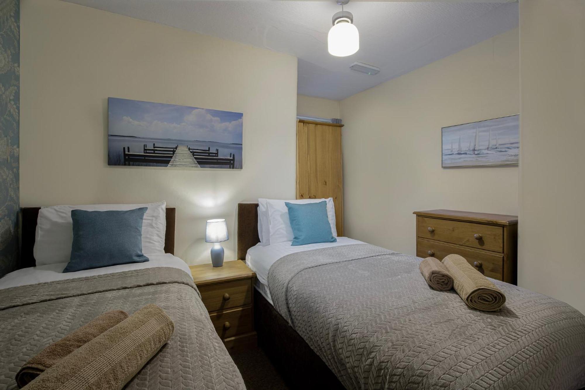 Arnside - Spacious 10-Bedroom Seaside Cottage ブラックプール エクステリア 写真