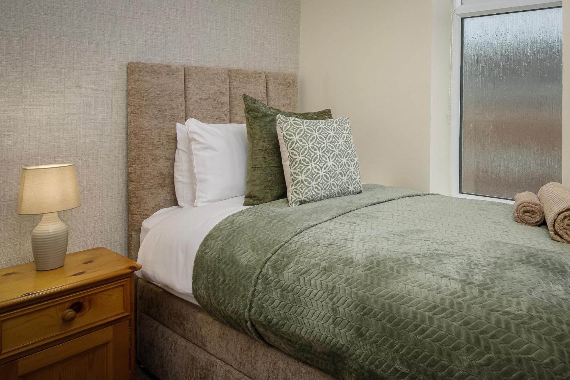 Arnside - Spacious 10-Bedroom Seaside Cottage ブラックプール エクステリア 写真